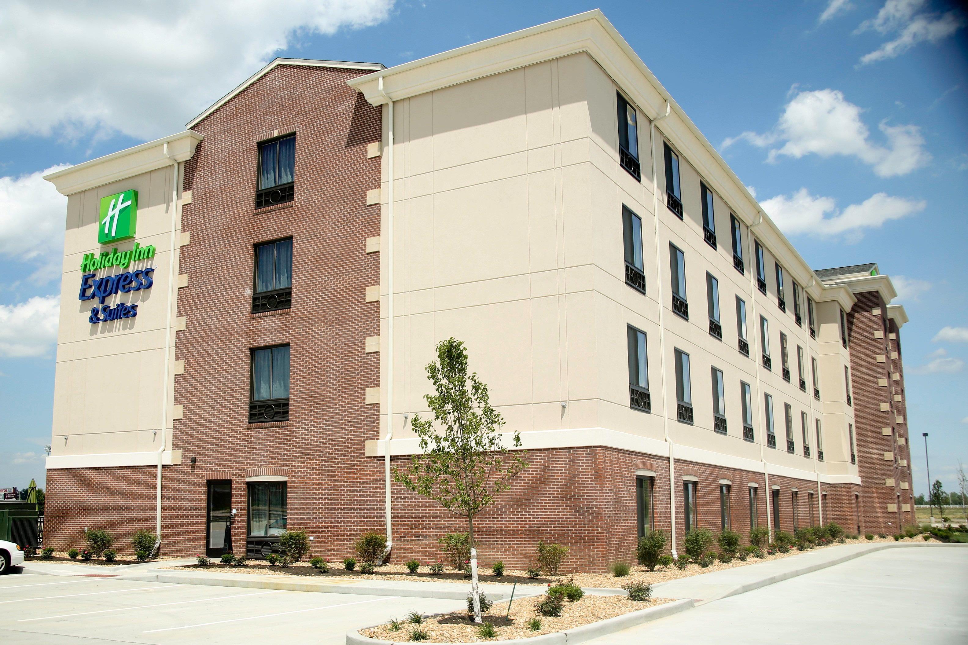 Holiday Inn Express & Suites Marion Northeast By Ihg Exterior foto