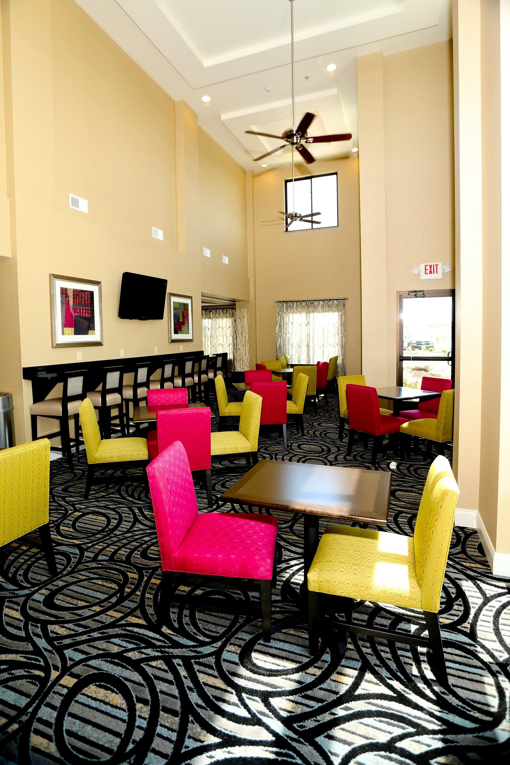 Holiday Inn Express & Suites Marion Northeast By Ihg Exterior foto