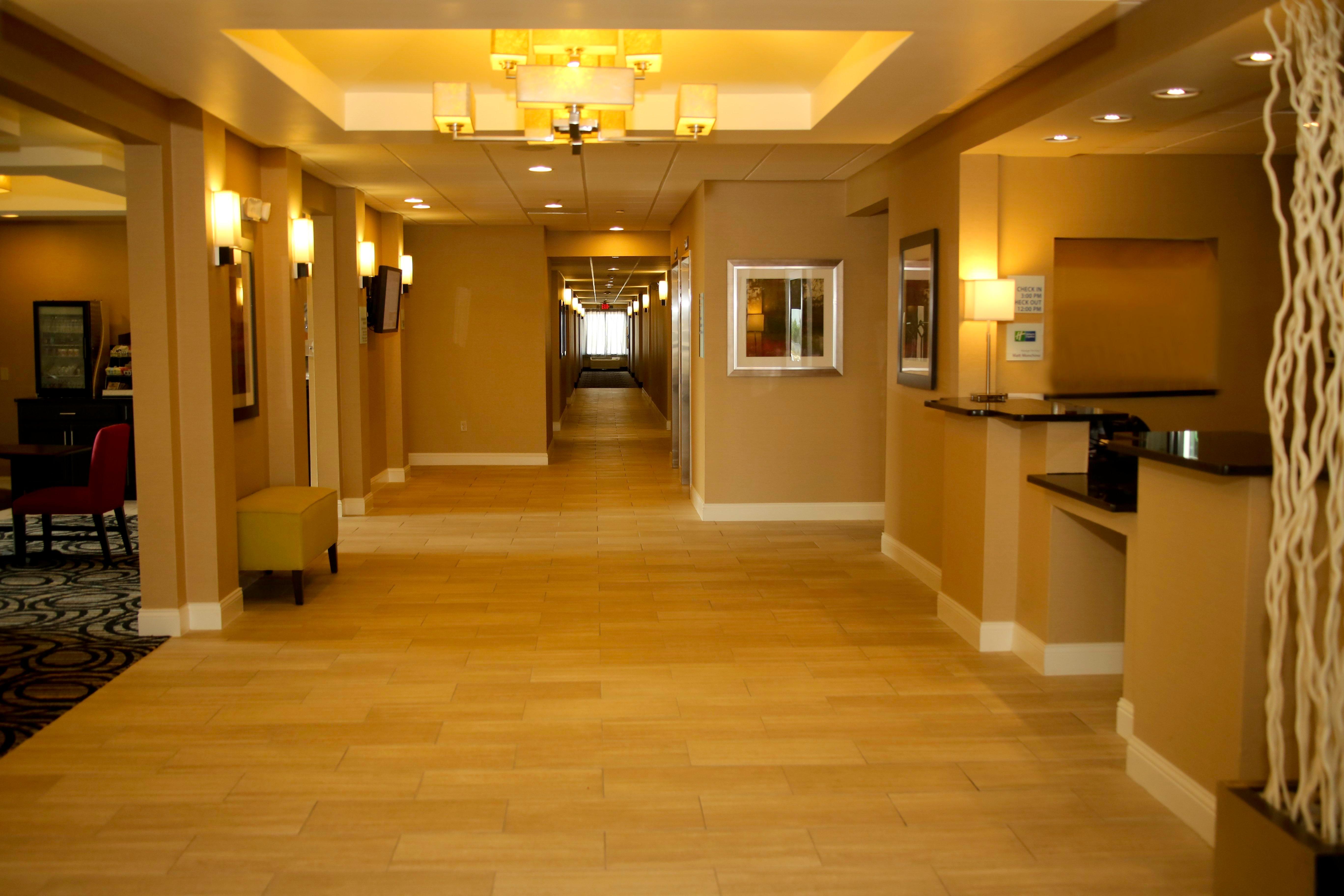 Holiday Inn Express & Suites Marion Northeast By Ihg Exterior foto